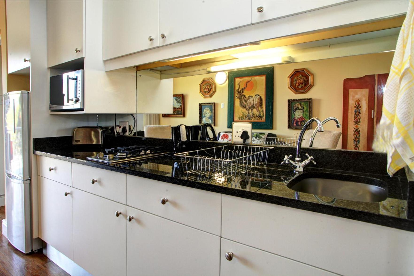 17Onwellington Apartments George Luaran gambar